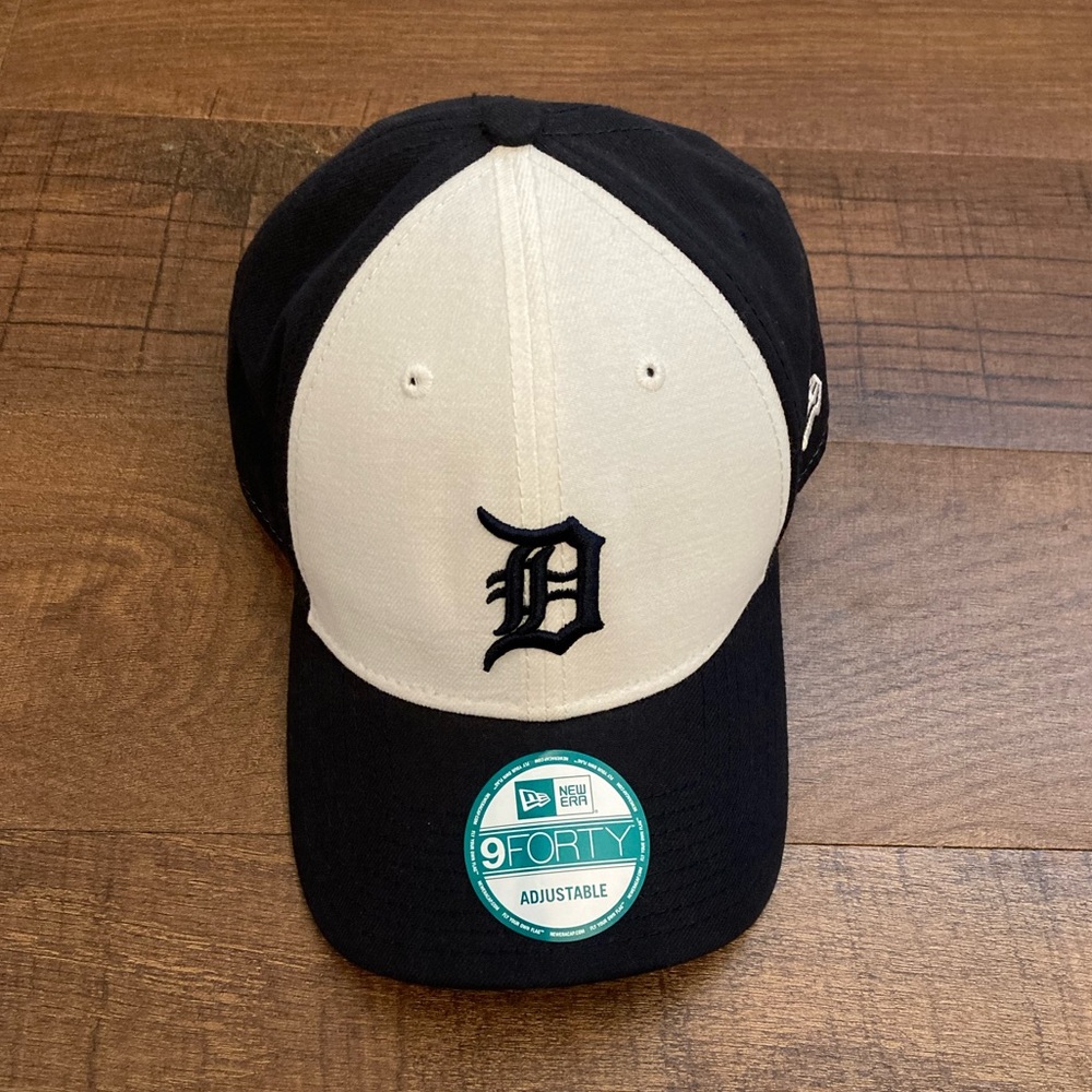 New Era Two-Tone MLB Detroit Tigers Baseball Hat 9FORTY Cap Strapback NWT